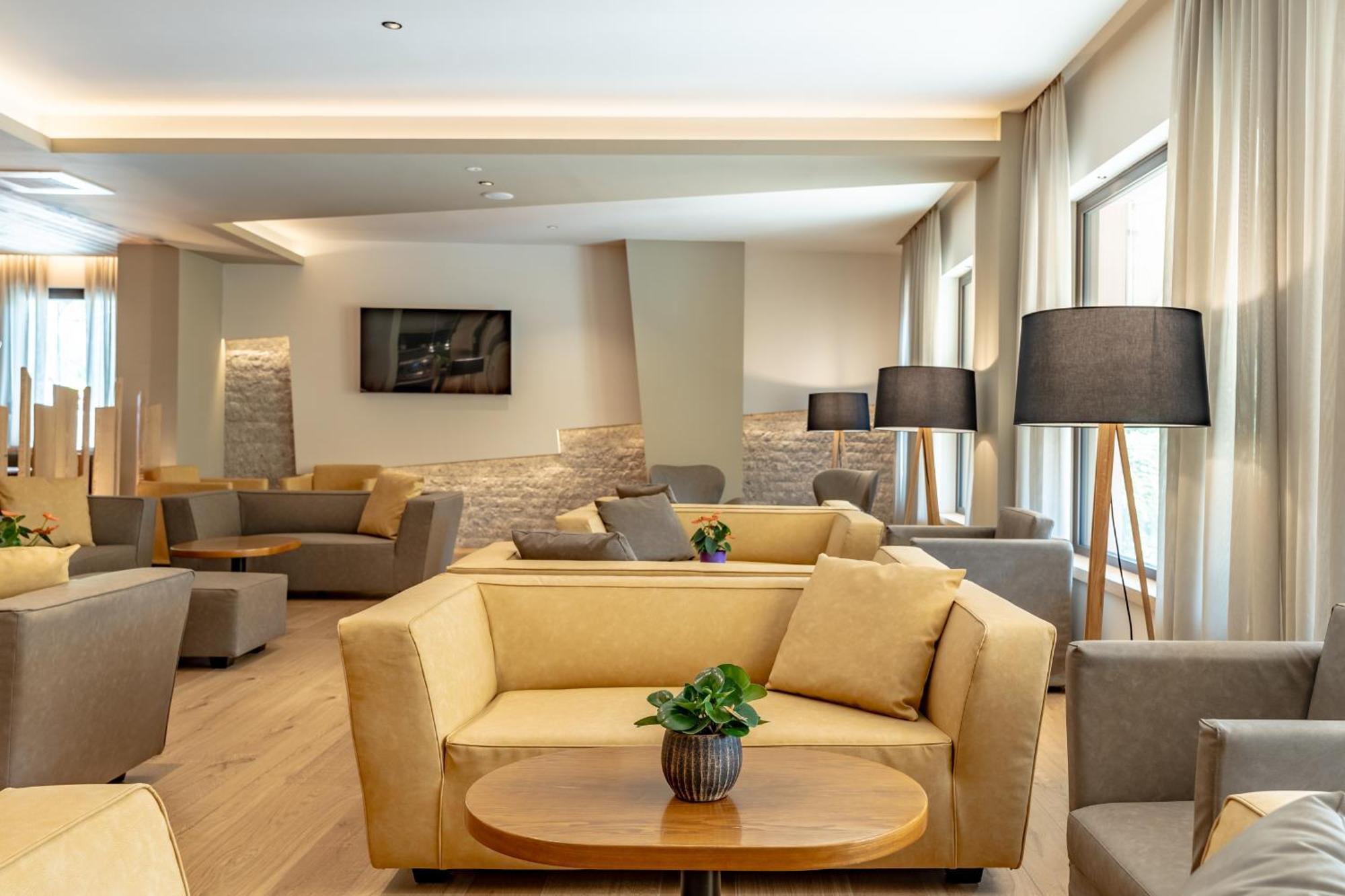 Hotel Ariston Levico Terme Exterior foto